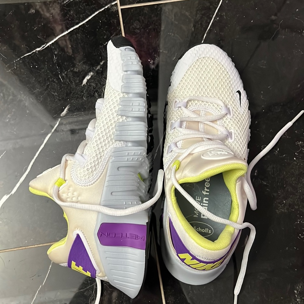 Nike size 8 Free Metcon 4 tennis shoes